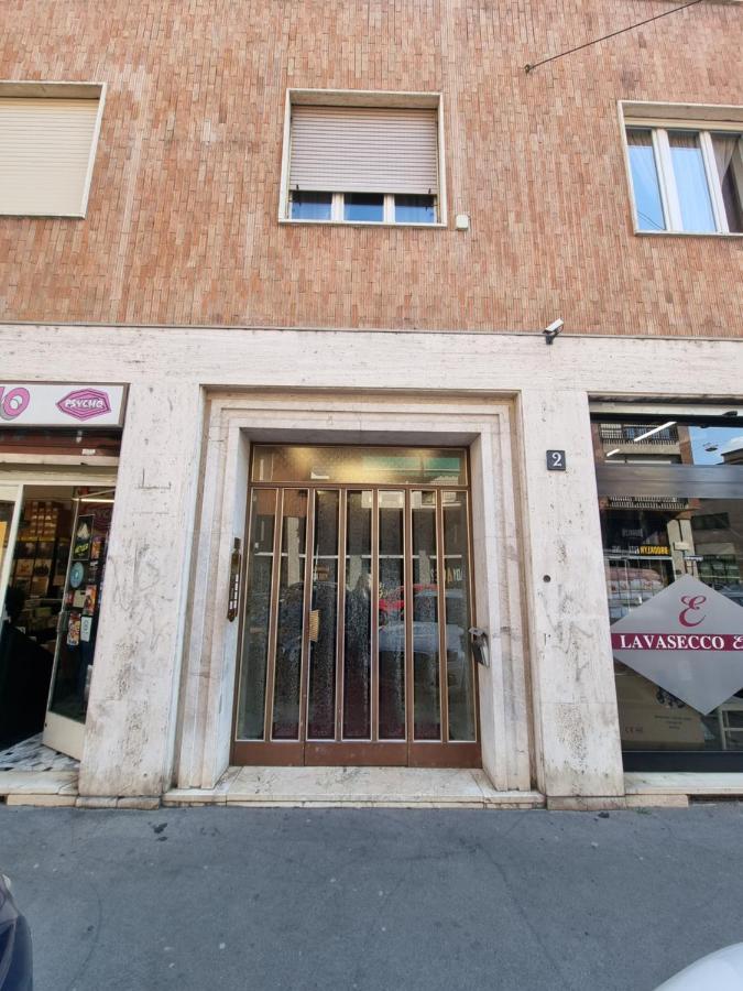 Spazioso Appartamento Con Terrazzo Navigli , Bocconi Мілан Екстер'єр фото