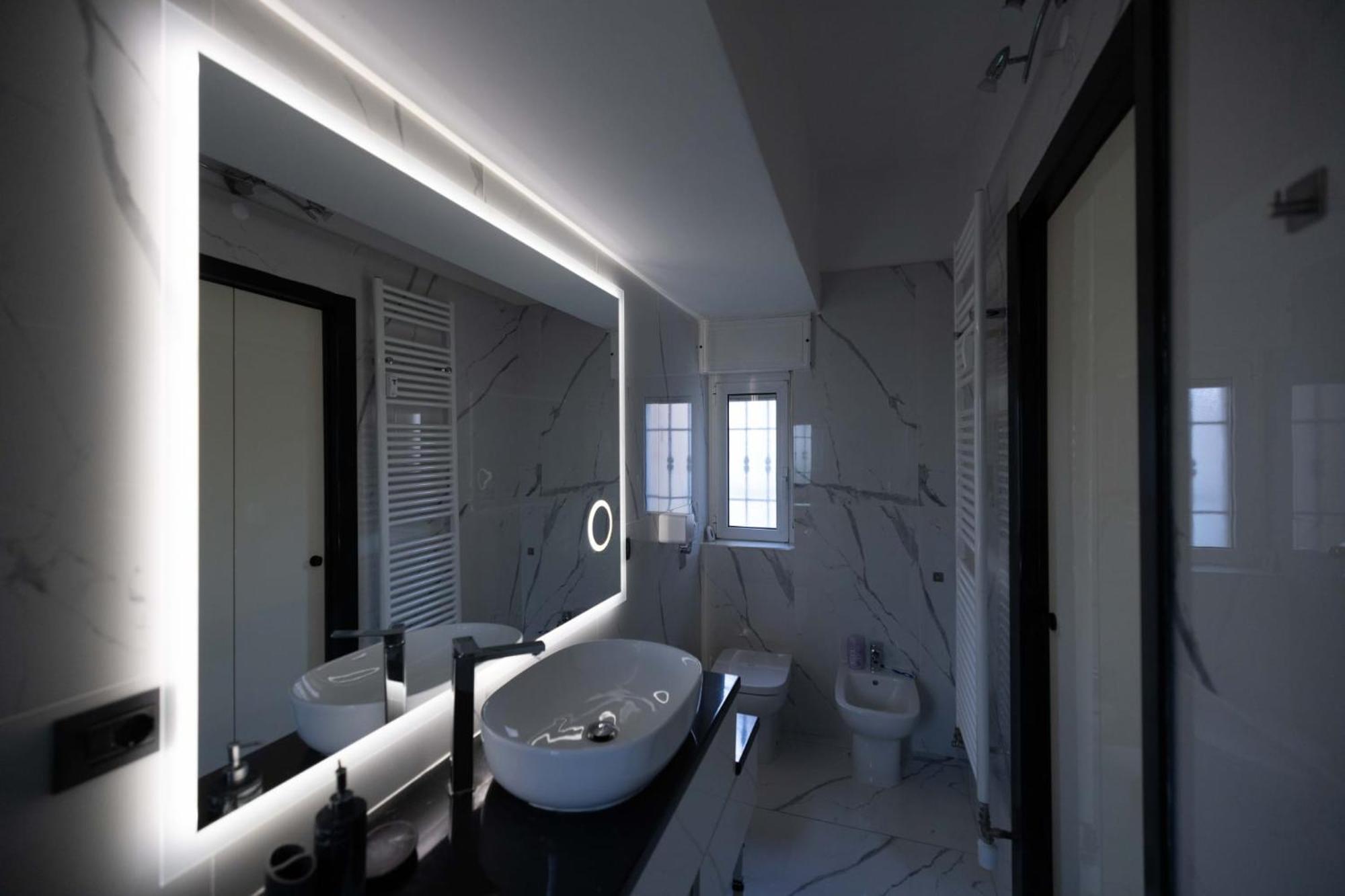 Spazioso Appartamento Con Terrazzo Navigli , Bocconi Мілан Екстер'єр фото